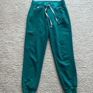 FIGS women's Hunter Green Zamora - Petite Jogger Scrub Pant XXS